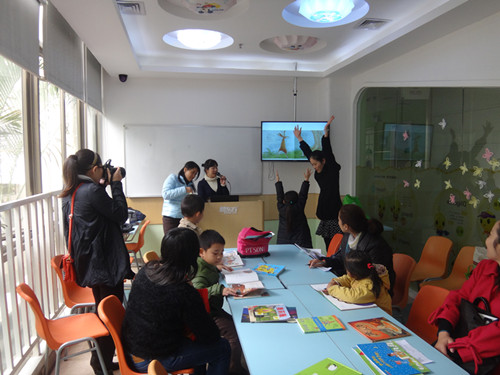 2.亲子绘本故事表演.jpg