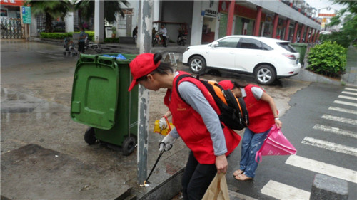 1.清洁人行道垃圾.jpg