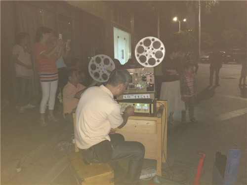 “胶片岁月”社区老电影放映会-放电影的机器.jpg