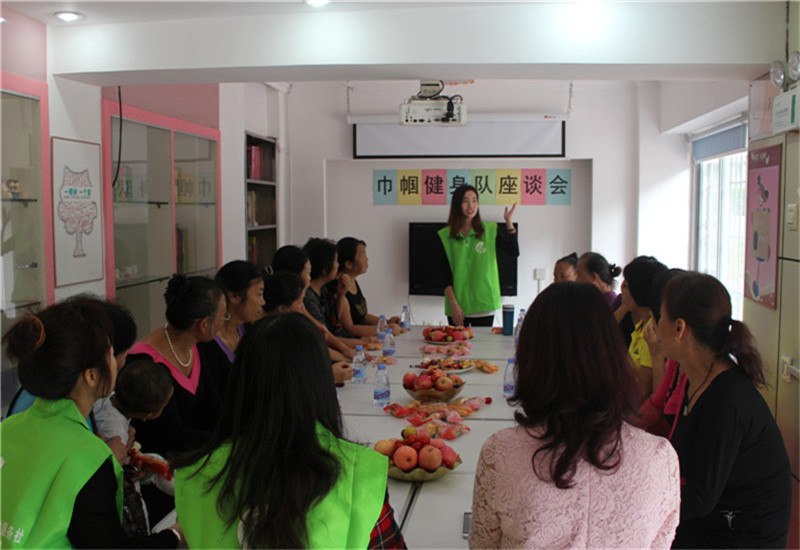 1.利锦社区 “巾帼健身队”座谈会.JPG