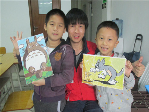 2.志愿者与小朋友、作品合照.jpg