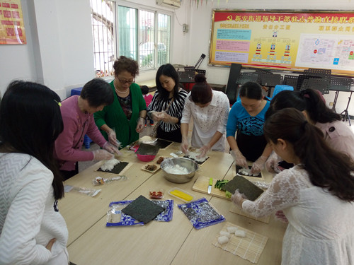 1.妈妈动手做寿司.jpg