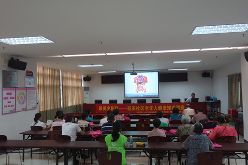 1.社康医生为社区老年人进行健康讲座.JPG