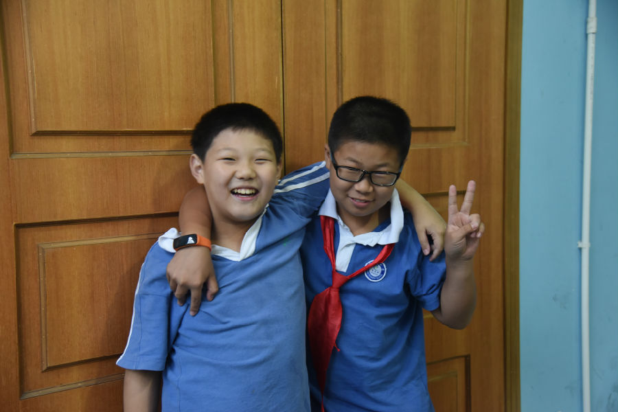 瞧 我们都是好哥们.JPG