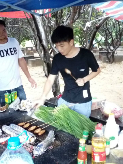 1.义工烧烤.jpg