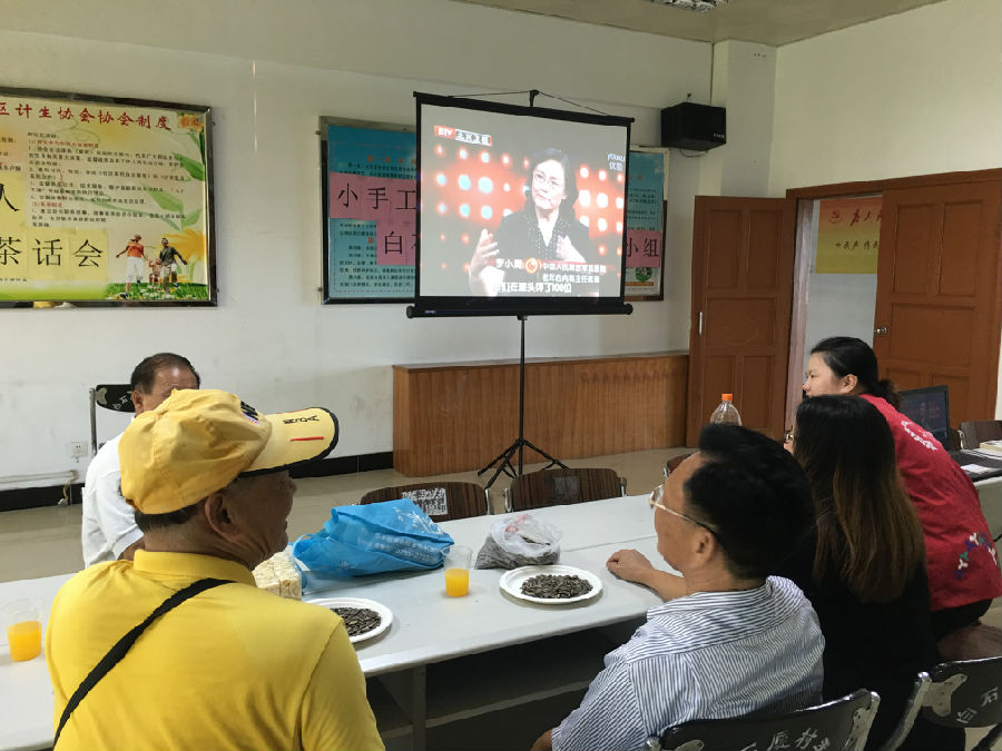 2 大家正在讨论养生知识.JPG