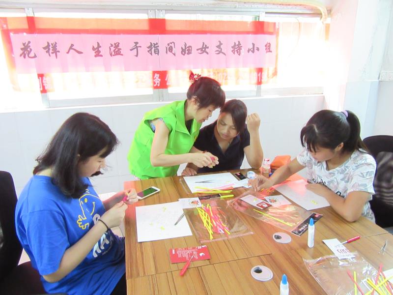 1.社工教组员们衍纸基础1,衍纸的紧卷 .JPG