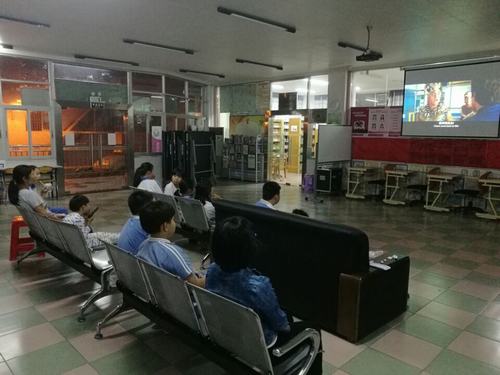 4.电影放映现场.jpg