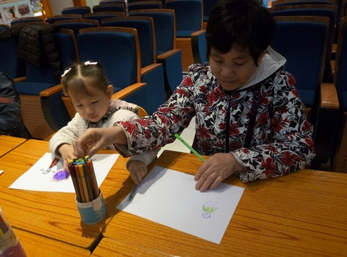 祖孙合作绘画.jpg