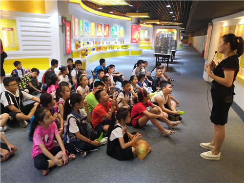 20180714职业体验之“我是小小企业家”——走进金龙鱼 企业解说员介绍.jpg