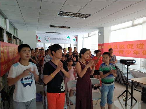 1. 组员积极参与互动游戏中.jpg