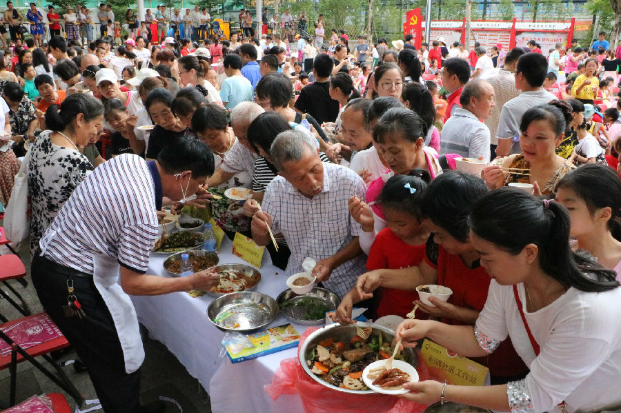 人气爆棚的美食节.jpg