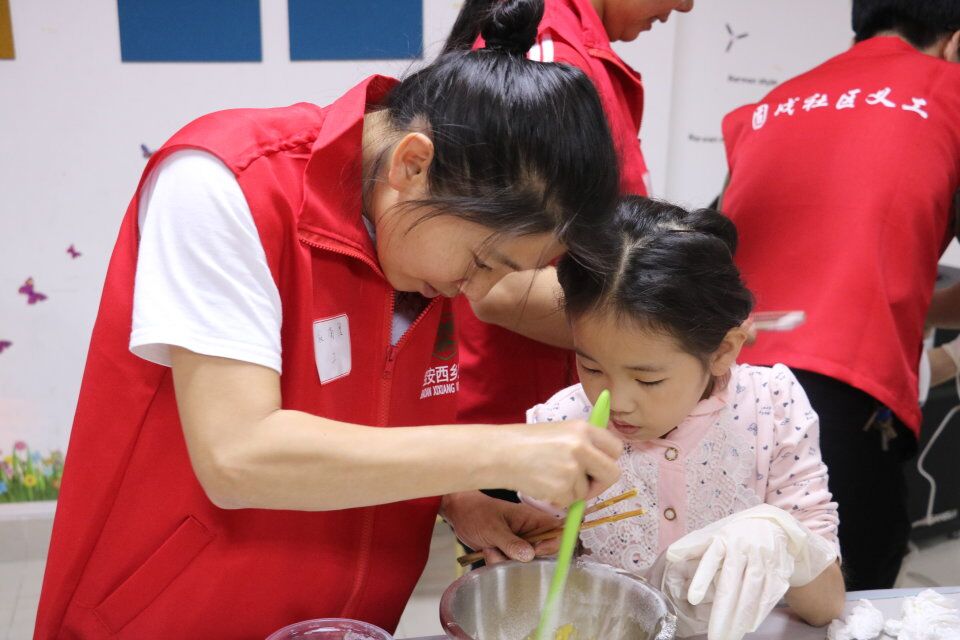 20180401义路同行·固戍社区义工团建活动+义工与孩子一同制作 (1).jpg