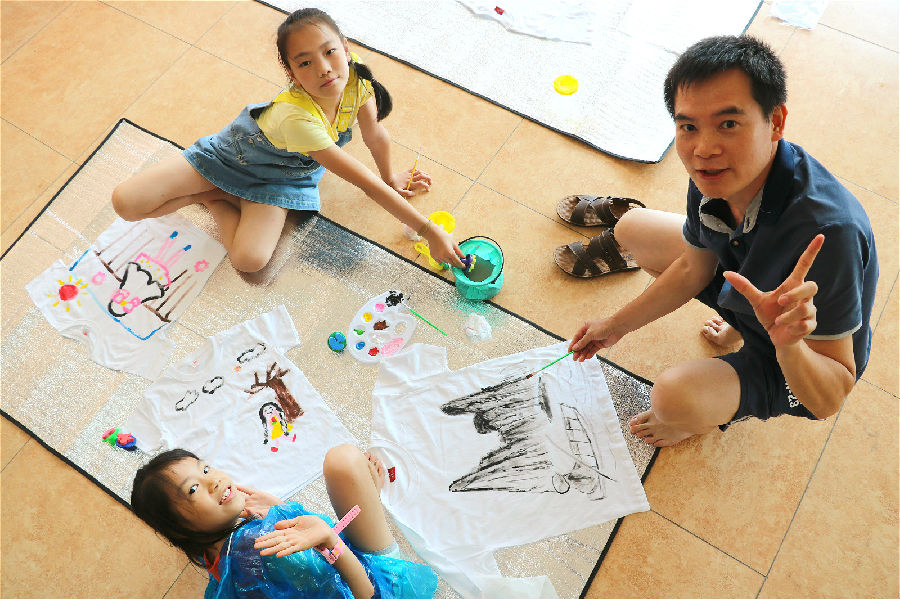 20180602“绘心一夏”亲子T恤涂鸦活动 5.看看我们艺术家一家子!.jpg