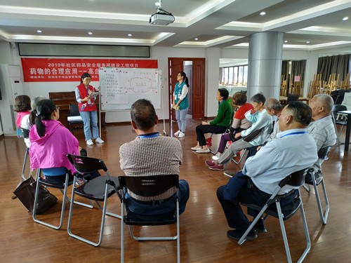 1.社工与社康医生讲课.jpg